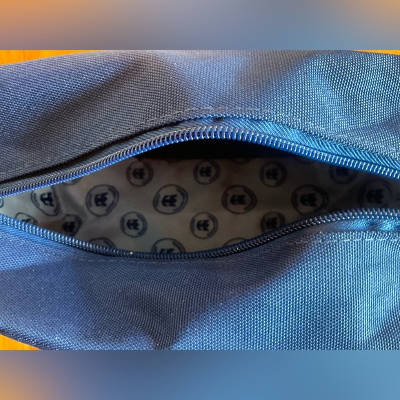 Beautiful New in Packaging Royal Caribbean Toiletry Bag in Royal Blue - Picture 5 of 6